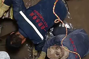 黄山电梯井堵漏施工视频